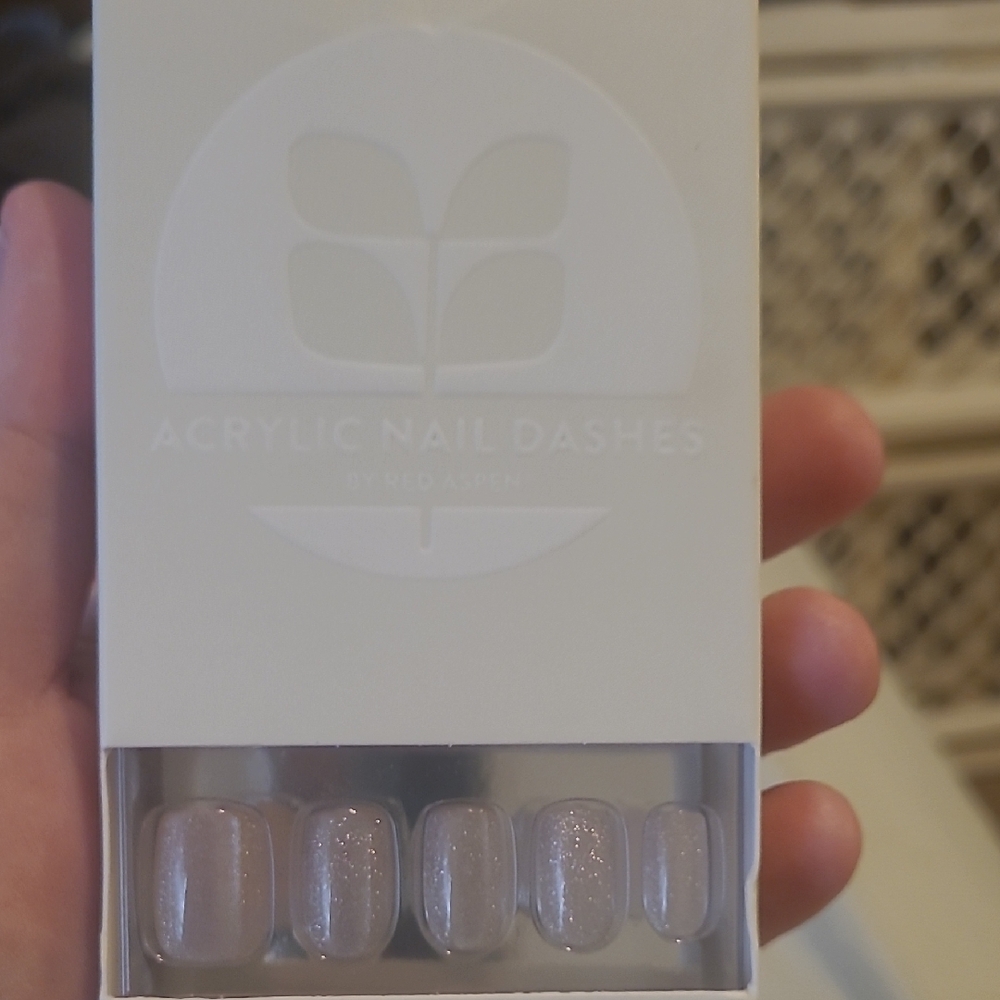 Acrylic Nail Dashes by Red Aspen
